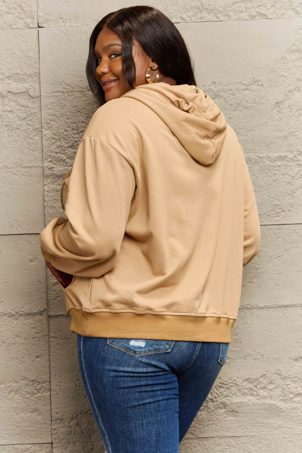 Langärmlige Kapuzenjacke mit Reißverschluss in voller Größe