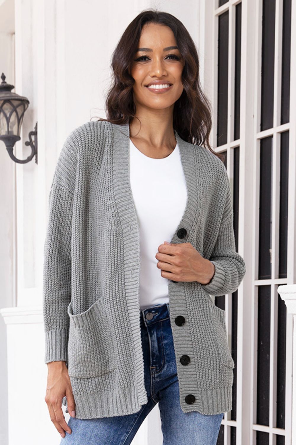Langärmlige Strickjacke mit Knöpfen und Taschen