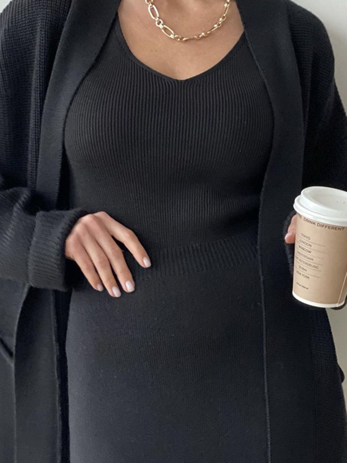 Set aus langärmliger Strickjacke mit Taschen und Rockpullover