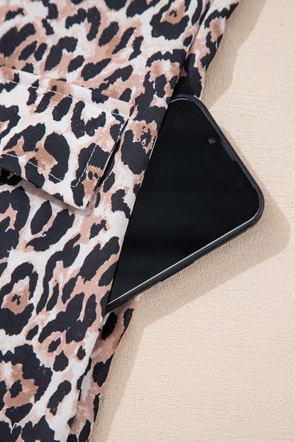 Minikleid mit Rundhalsausschnitt und kurzen Ärmeln und Leopardenmuster