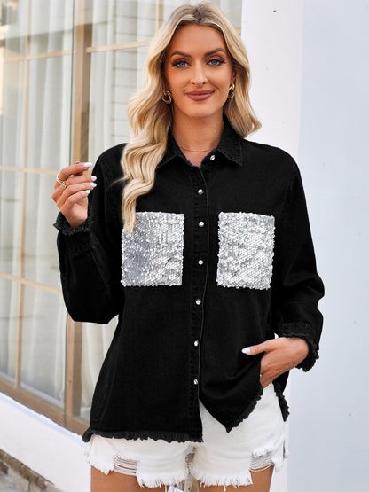 Langärmlige Jeansjacke mit Knopfleiste und ungesäumtem Saum und Paillettentaschen