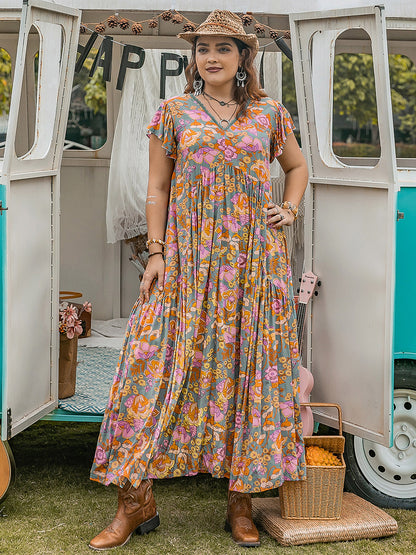 Kleid mit Flügelärmeln und Rüschen und Print in Übergröße