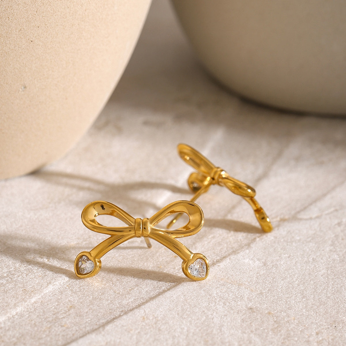 Ohrringe mit Zirkonia-Schleife aus Edelstahl