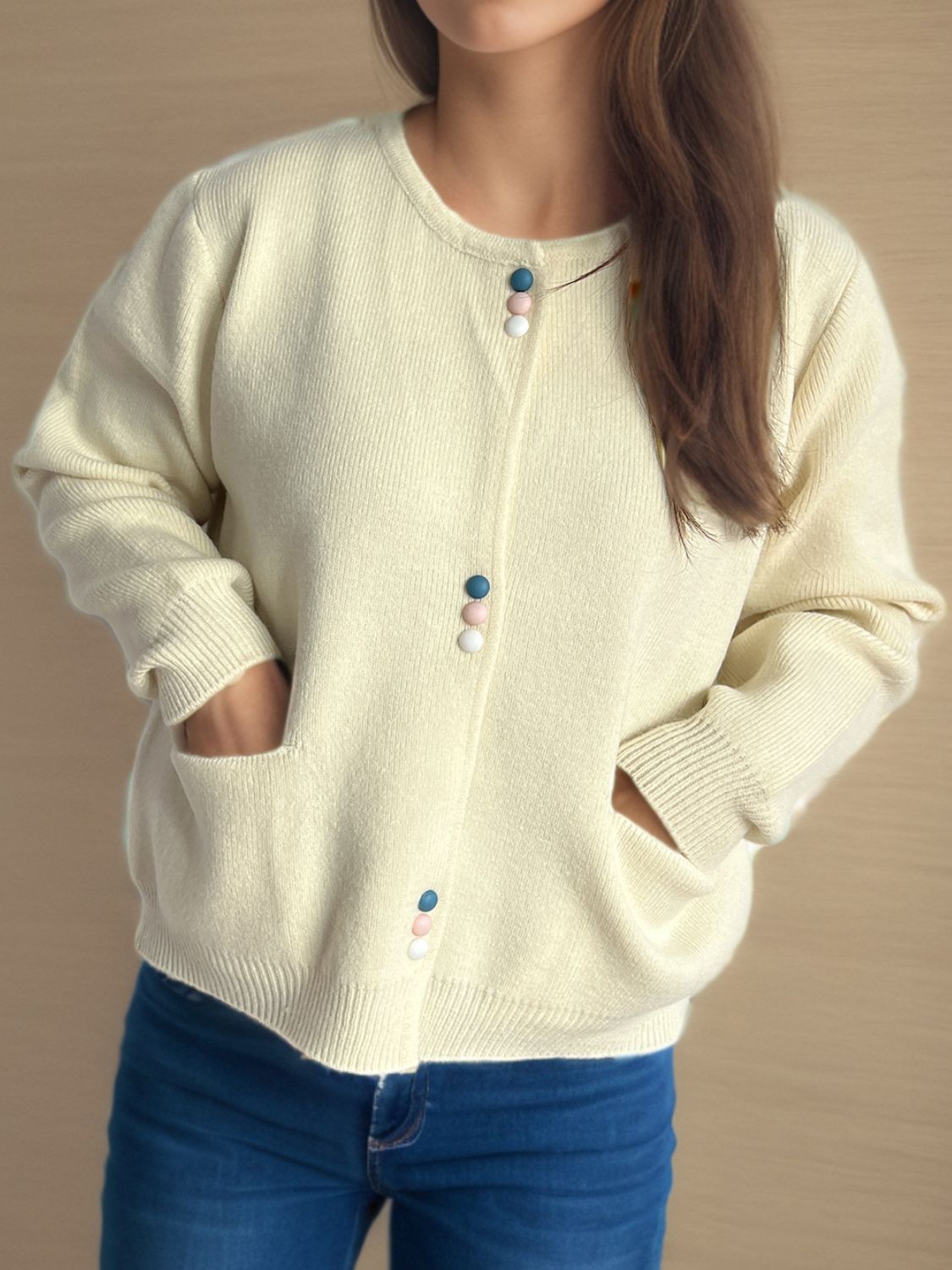 Langärmliger Cardigan mit Knopfleiste und Taschen