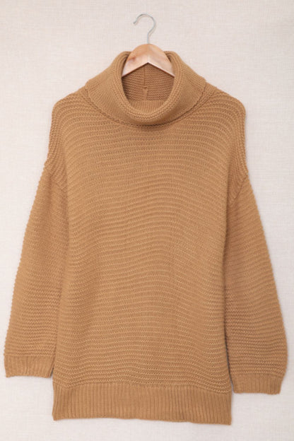 Rollkragenpullover mit langen Ärmeln und seitlichem Schlitz