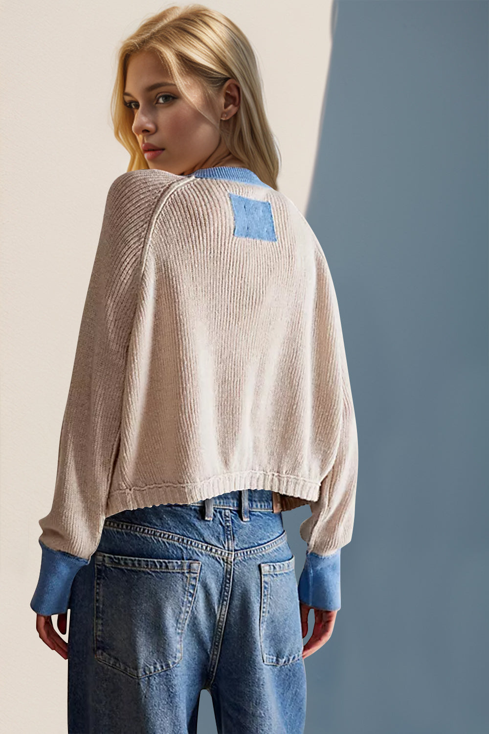 Double Take – Langärmlige Strickjacke mit Kontrastknöpfen