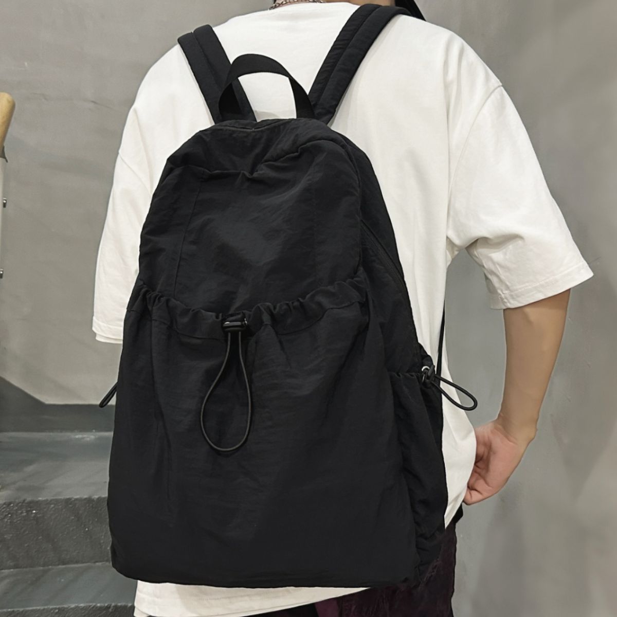 Rucksack aus Nylon mit Kordelzug