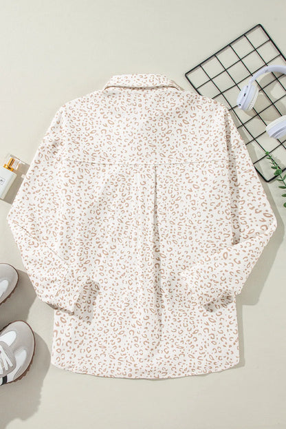 Jacke mit Leopardenmuster, Kragen und überschnittenen Schultern