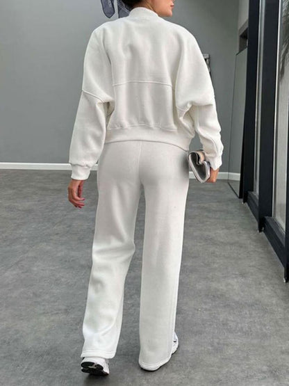 Set aus Oberbekleidung mit Baseballkragen und Reißverschluss und Hose mit Kordelzug