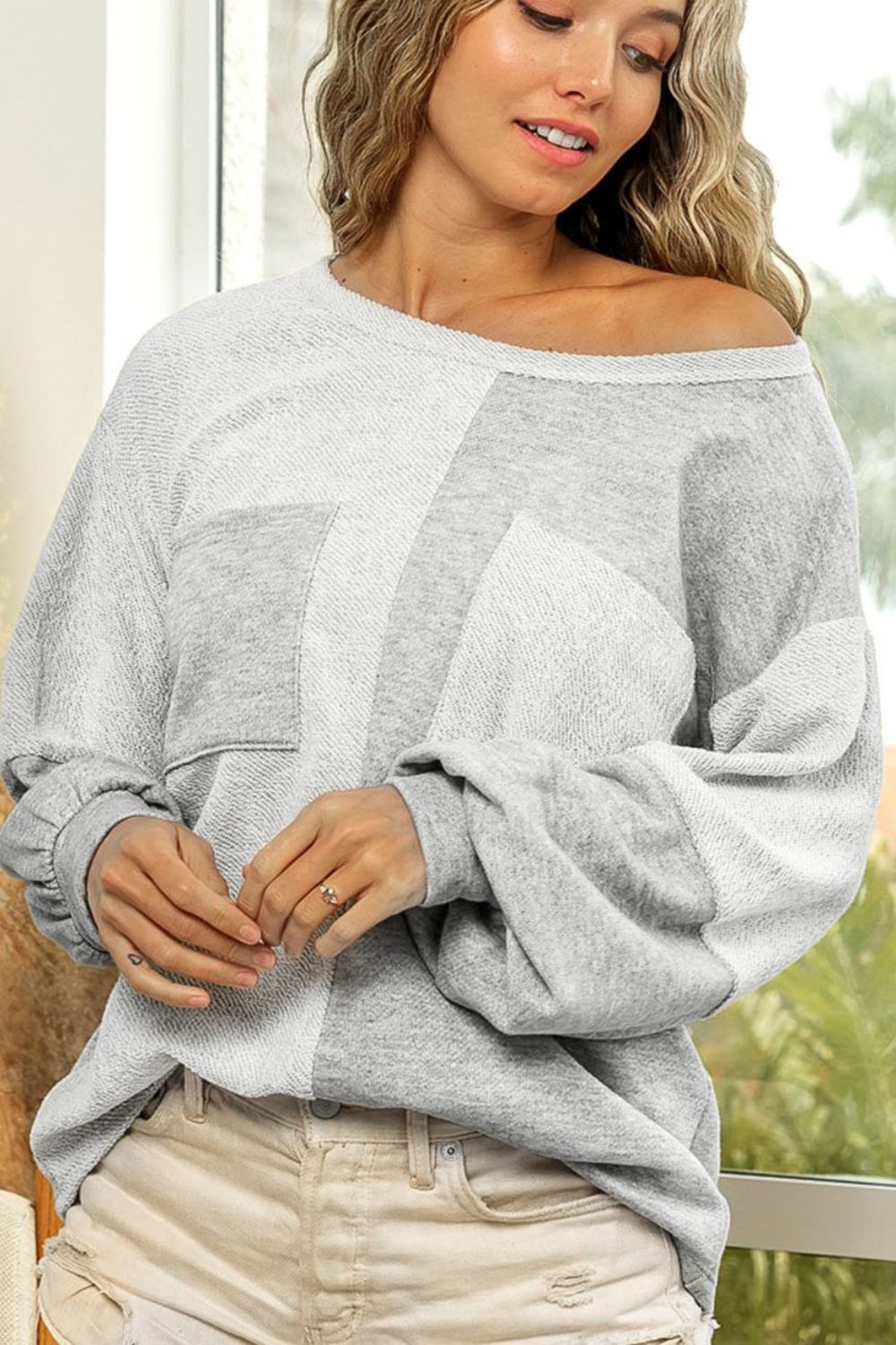 Oberteil mit Farbblock und zwei Brusttaschen sowie U-Boot-Ausschnitt