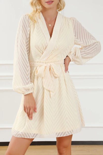 Langärmliges Minikleid mit Überwurf