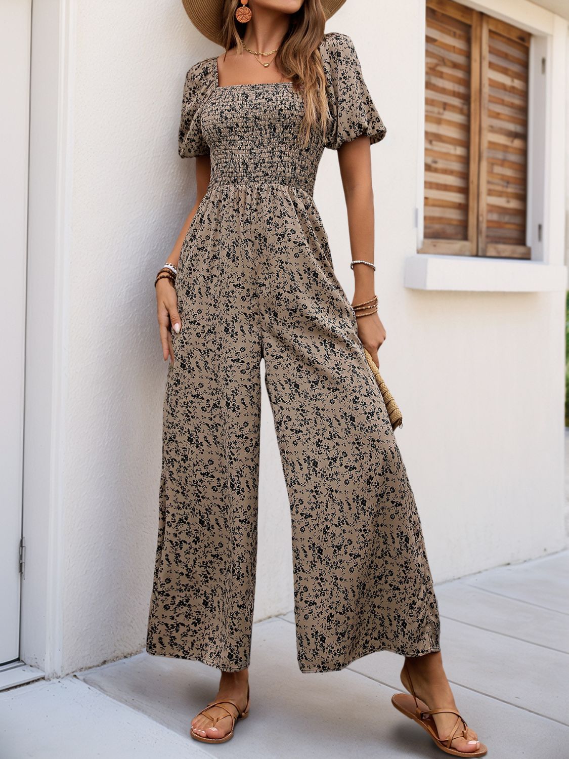 Perfee Jumpsuit mit gesmoktem Print und quadratischem Ausschnitt und Puffärmeln