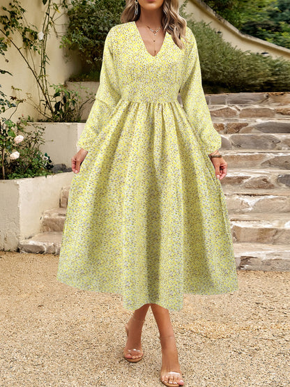 Langärmliges Midikleid mit Blumenmuster und V-Ausschnitt