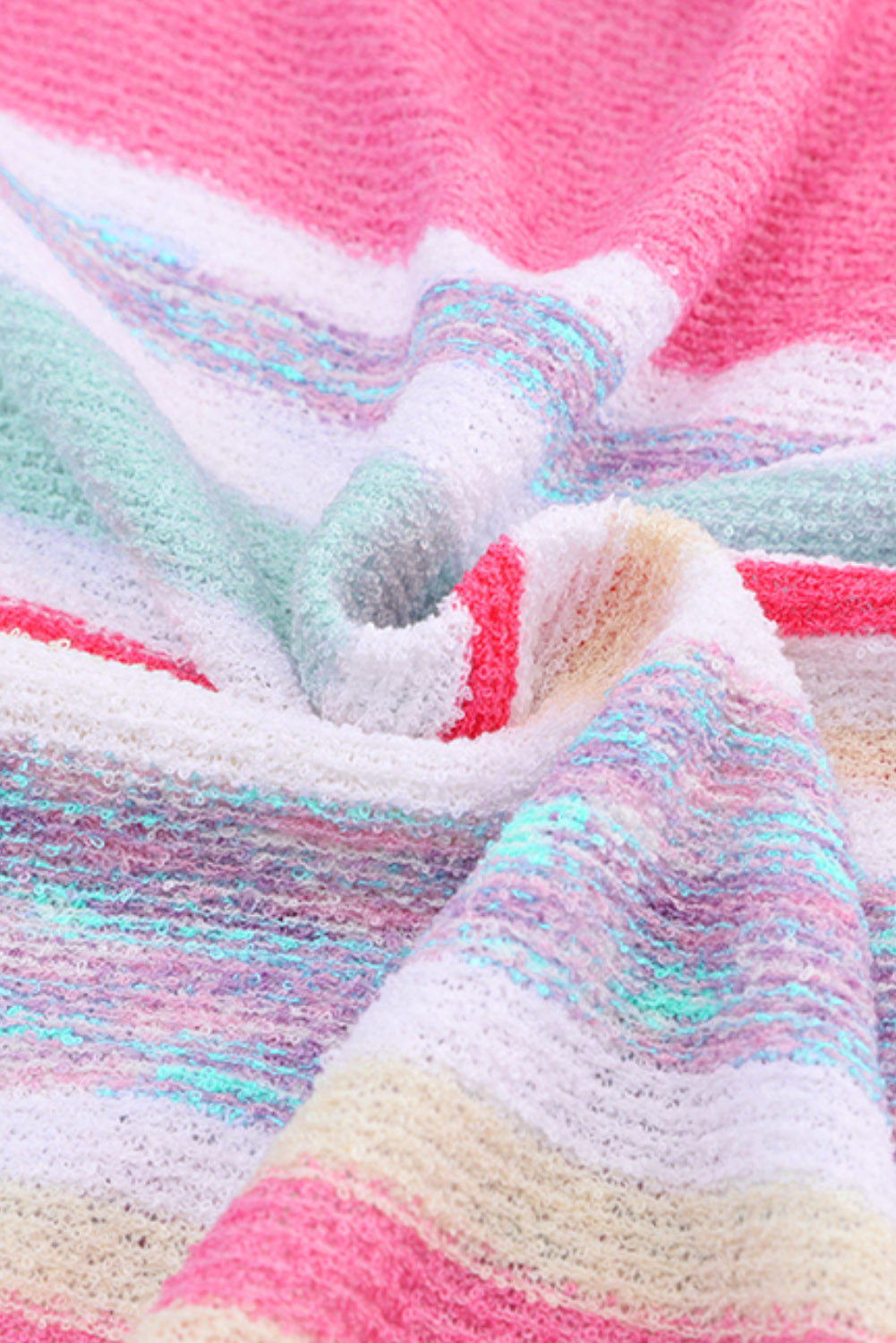 Strickoberteil mit kontrastierendem Rundhalsausschnitt und Dreiviertelärmeln