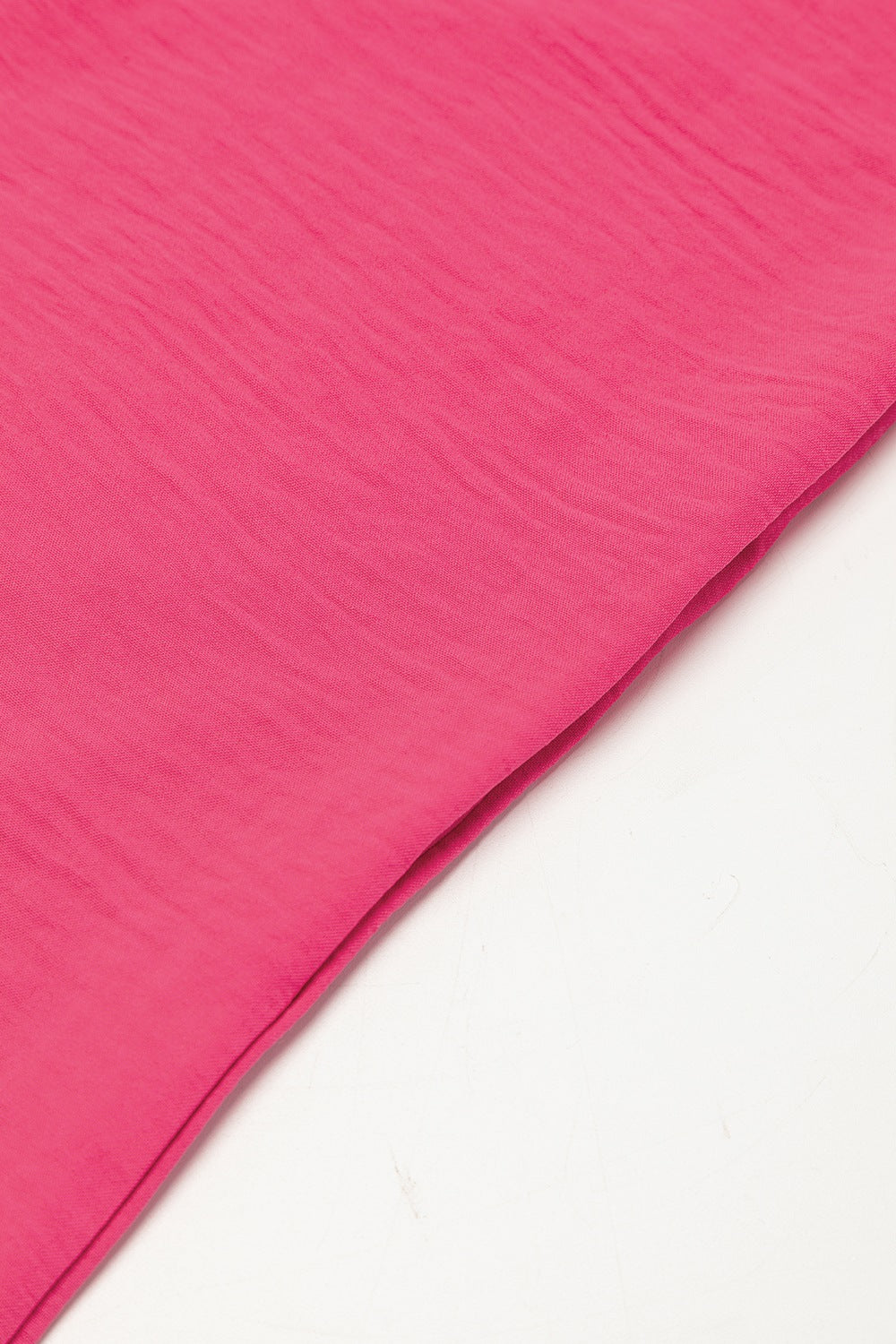 Strampler mit halbhohem Kragen und Knopfleiste