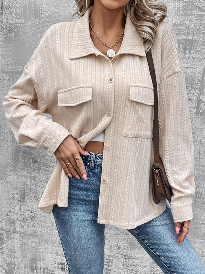 Jacke mit Taschen und Knöpfen und überschnittenen Schultern