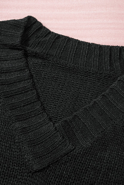 Pullover mit V-Ausschnitt und überschnittenen Schultern