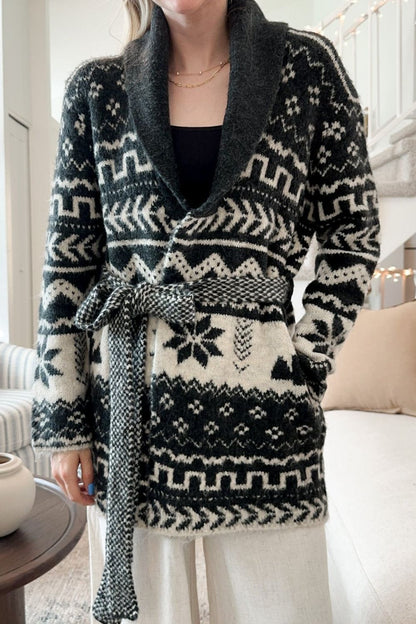 Langärmlige Strickjacke mit Schneeflocken-Kragen