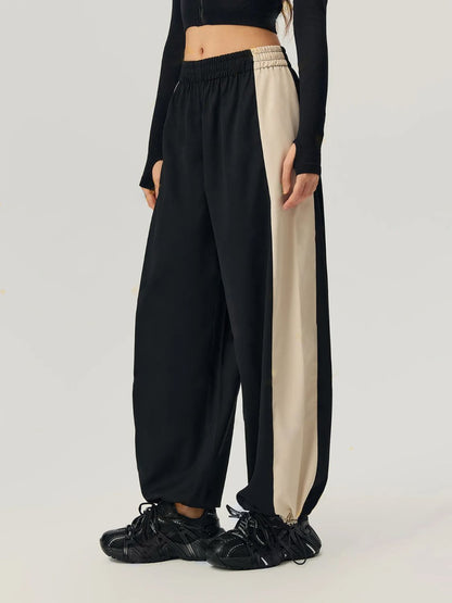 Hose mit Kordelzug am Saum und kontrastierender elastischer Taille