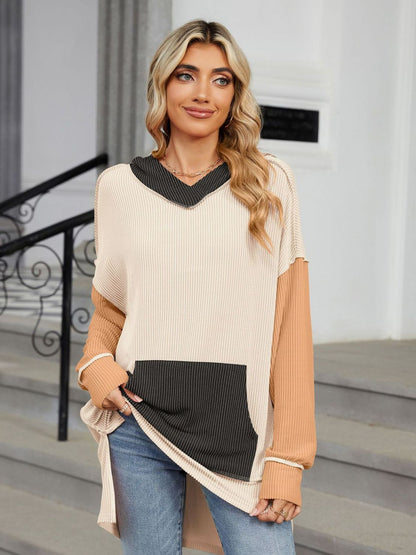 Double Take – Langärmliges Oberteil mit Kapuze und Kontrast