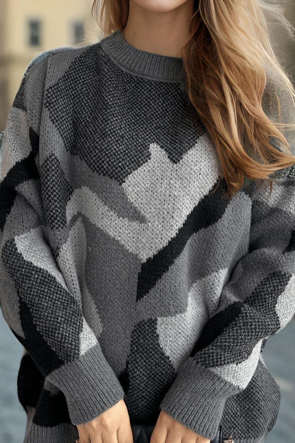 Pullover mit Rundhalsausschnitt und langen Ärmeln in Kontrastfarbe