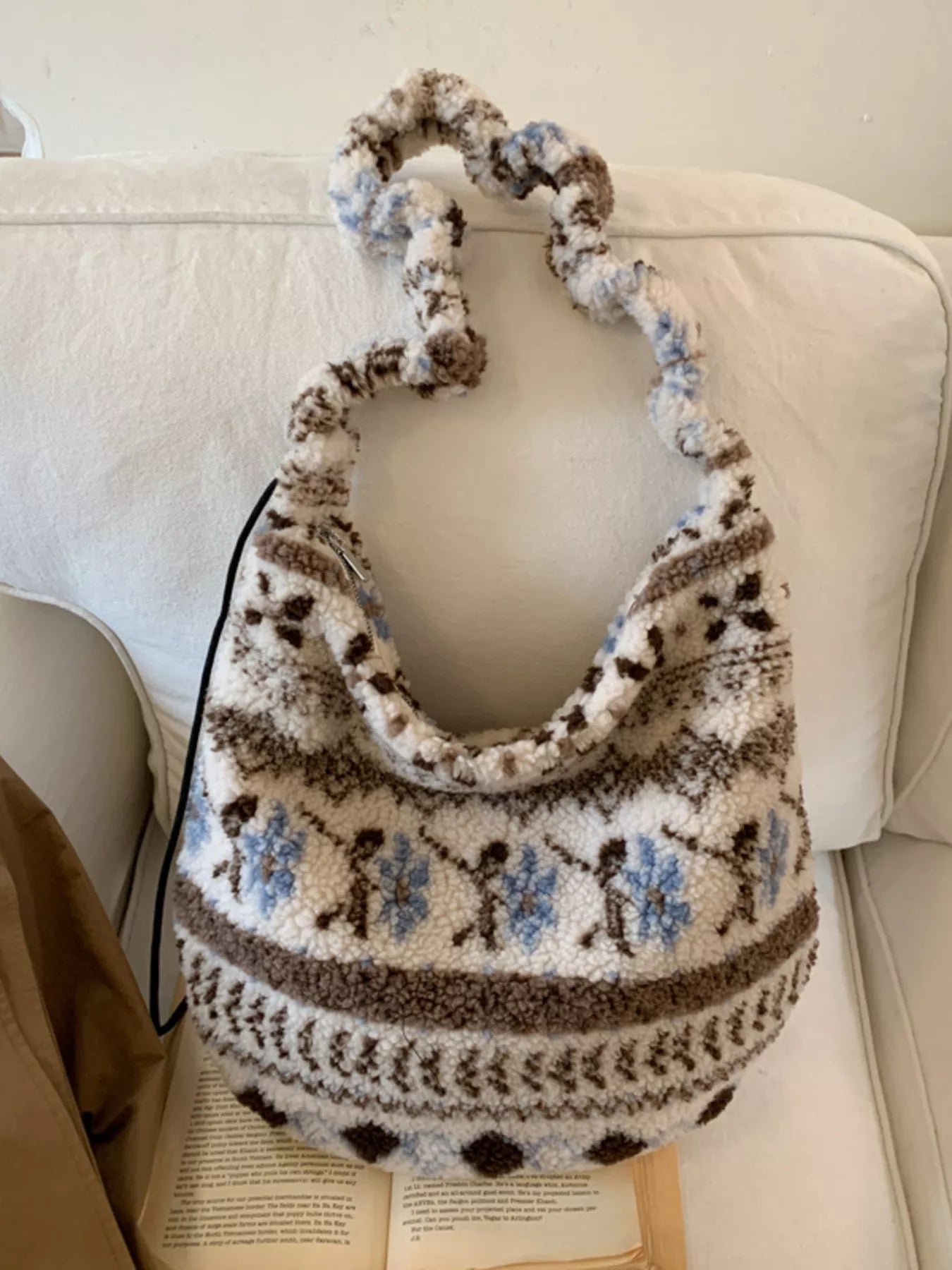 134efd0bd50a468392f5066bd6d91330-Max-Origin