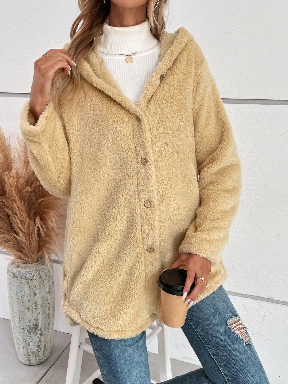 Flauschige Kapuzenjacke mit Knopfleiste