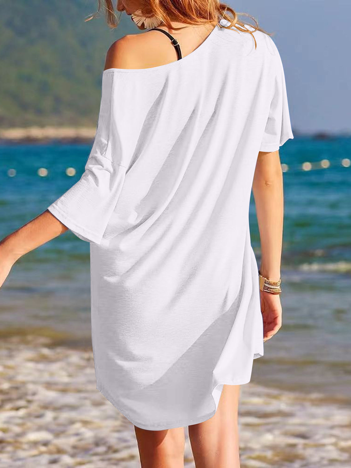 T-Shirt-Kleid mit V-Ausschnitt und kurzen Ärmeln und Taschen