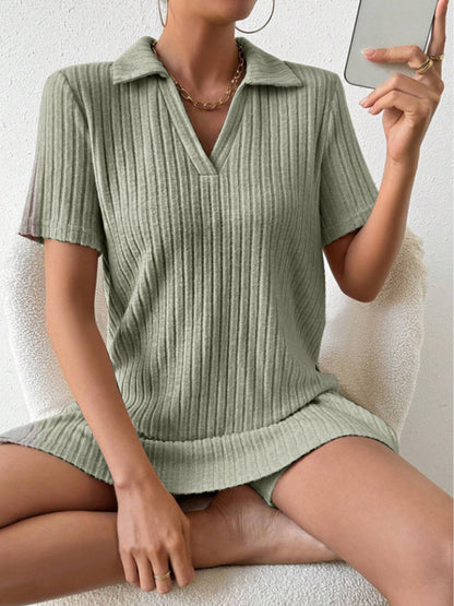 Set aus kurzärmligem Top und Shorts mit Johnny-Kragen