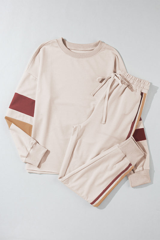 Set aus gestreiftem Rundhals-Sweatshirt und Jogginghose mit Kordelzug