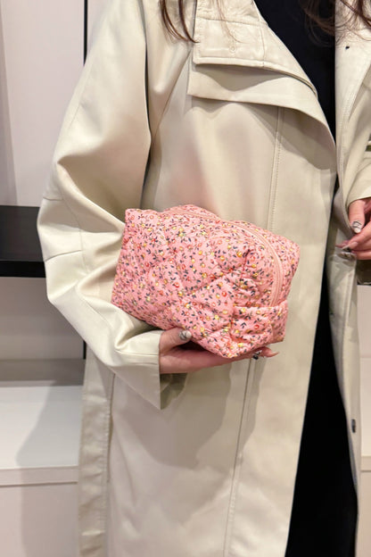 Clutch mit Blumenmuster und gestepptem Karofutter