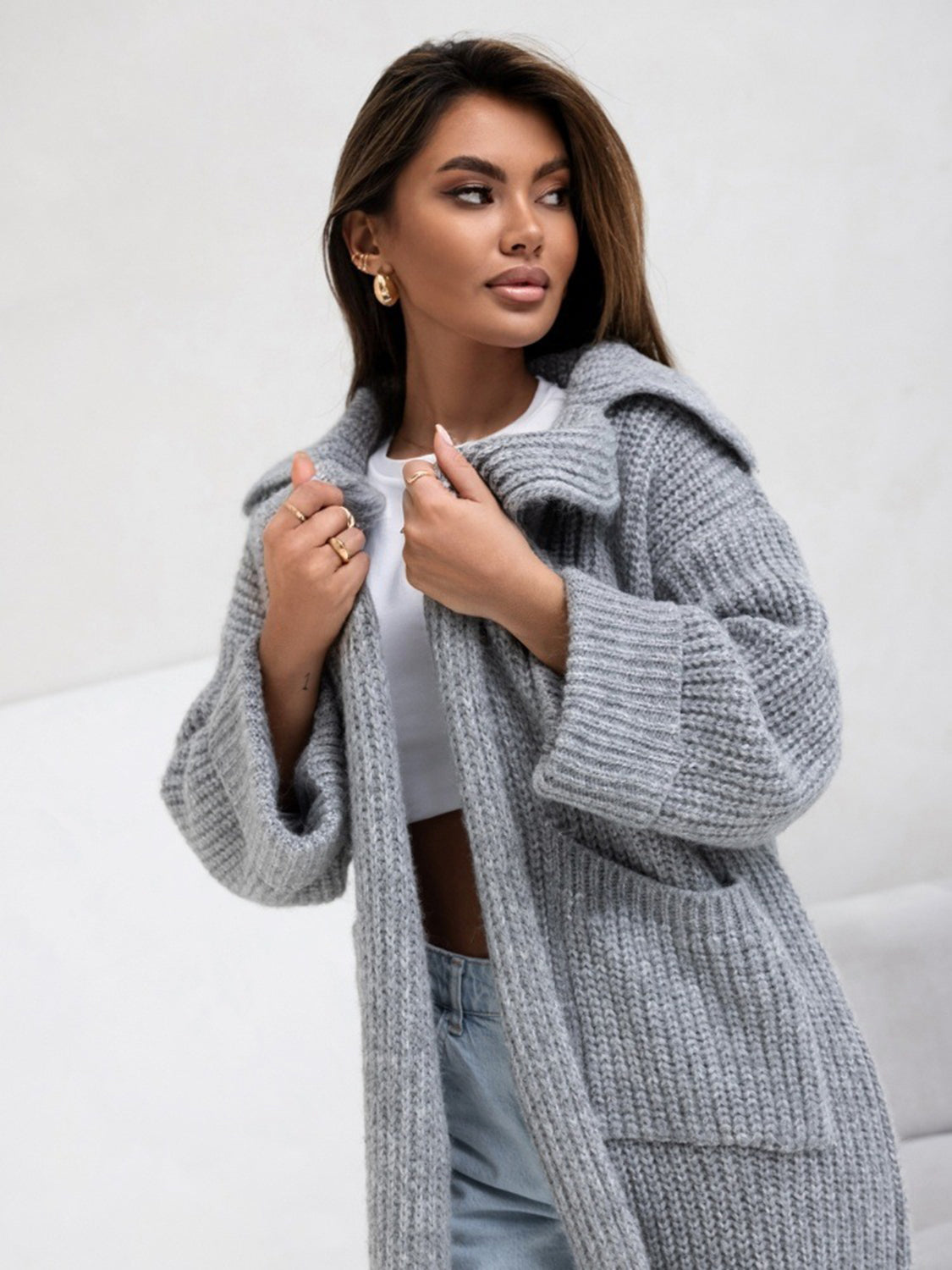 Strickjacke mit Taschen, Kragen und überschnittenen Schultern