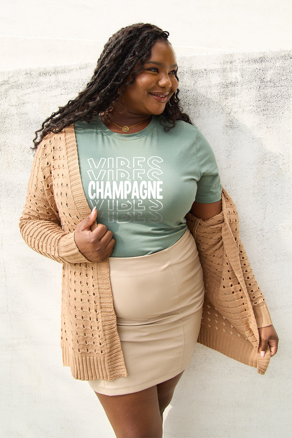 Simply Love – Kurzärmliges T-Shirt „Champagne Vibes“ in voller Größe