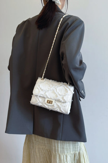 Umhängetasche aus Denim mit ungesäumtem Saum