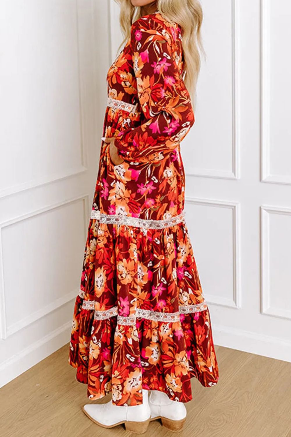 Bedrucktes Langarm-Midikleid mit V-Ausschnitt