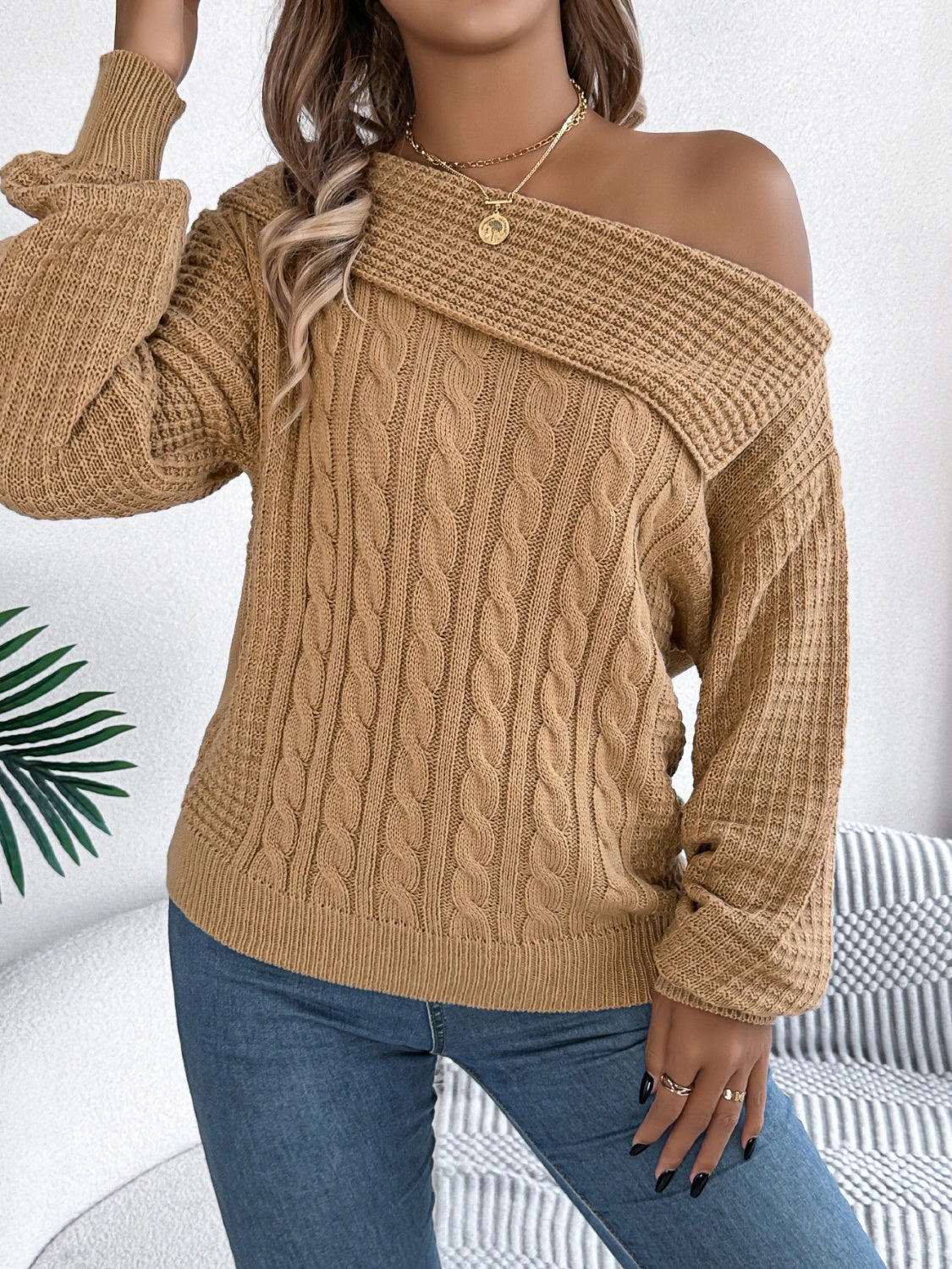 Zopfmusterpullover mit One-Shoulder-Träger und langen Ärmeln