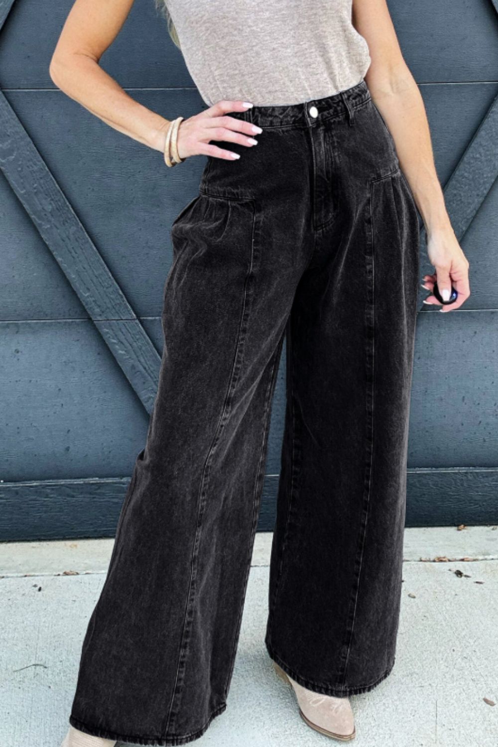 Jeans mit hohem Bund und weitem Bein und Taschen