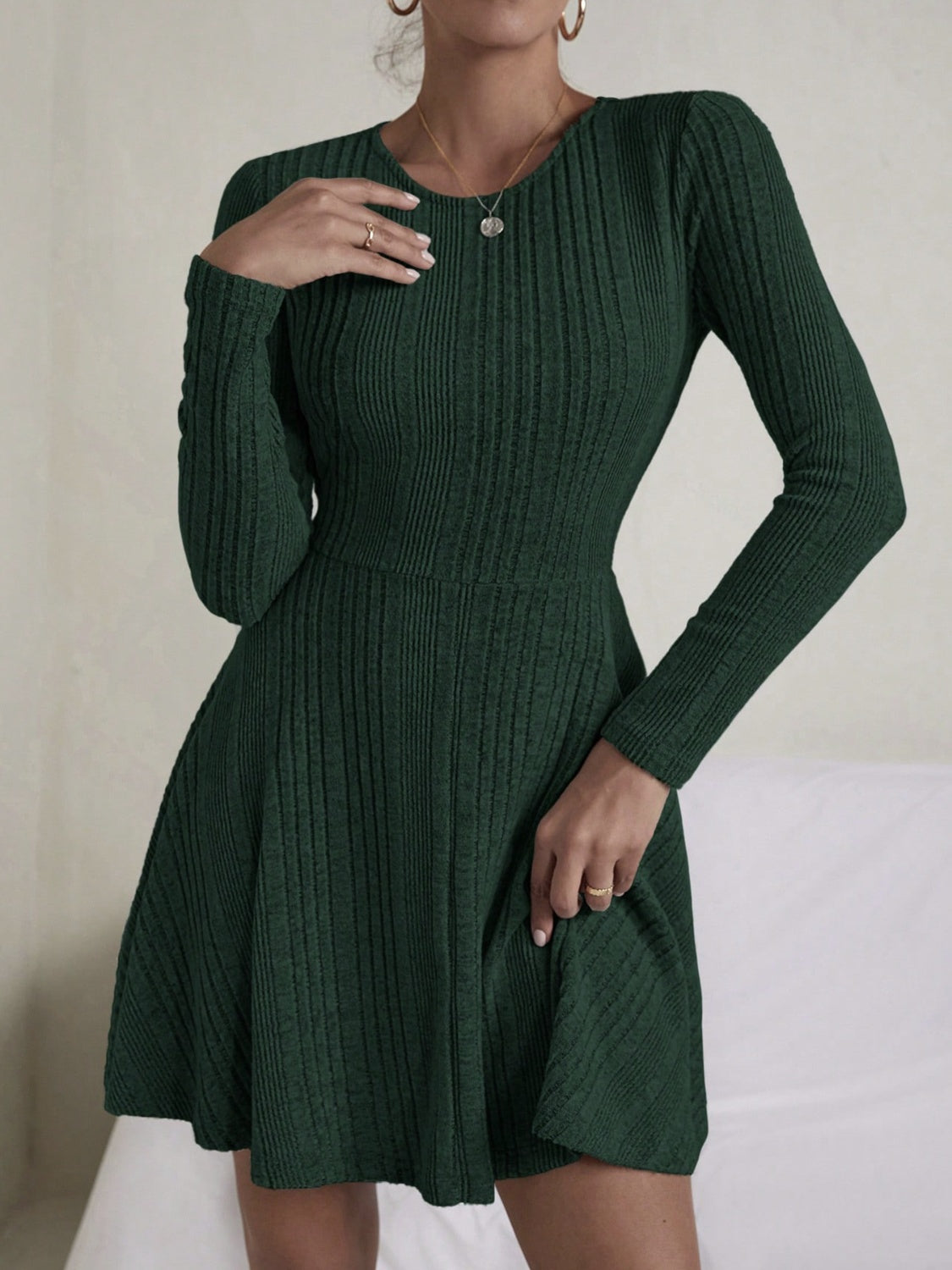 Strukturiertes Langarmkleid mit Rundhalsausschnitt