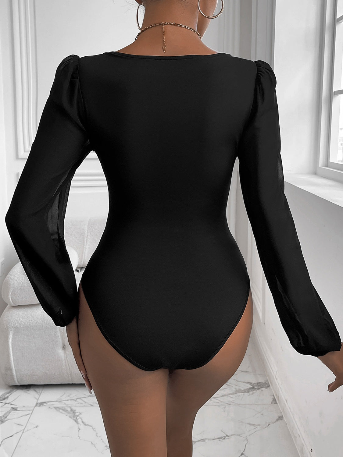 Perfee Bodysuit mit Herzausschnitt und langen Ärmeln