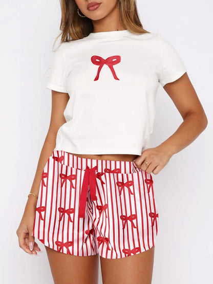 Set aus bedrucktem Kurzarm-Oberteil mit Rundhalsausschnitt und Shorts mit Kordelzug