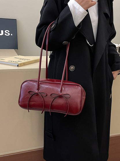 Schultertasche aus PU-Leder mit Schleifenbesatz