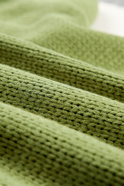 Pullover mit V-Ausschnitt und überschnittenen Schultern