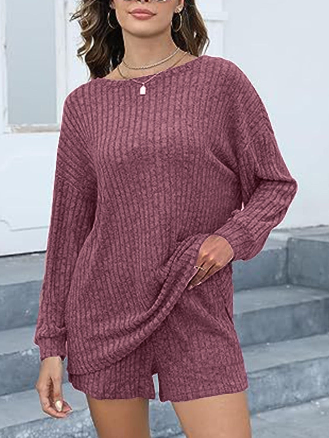 Set aus Top und Shorts mit Rundhalsausschnitt, überschnittenen Schultern