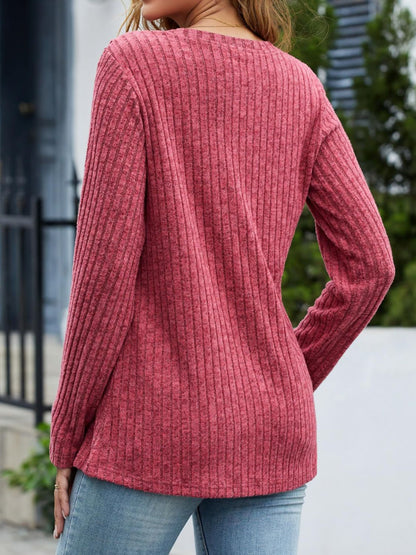 Langärmliges T-Shirt mit V-Ausschnitt