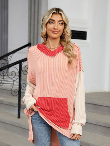 Double Take – Langärmliges Oberteil mit Kapuze und Kontrast