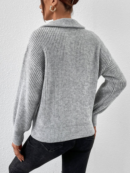 Honigfarbener Pullover mit halblangem Reißverschluss und überschnittenen Schultern