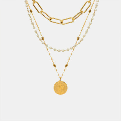 Dreireihige Halskette aus Titanstahl mit synthetischen Perlen