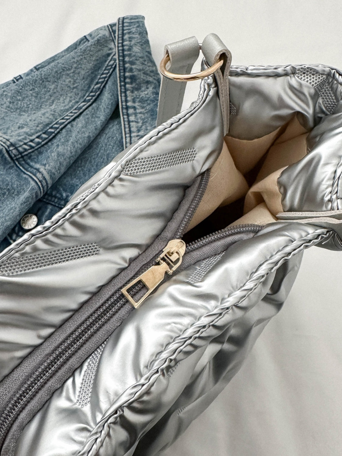 Schultertasche aus strukturiertem Polyester