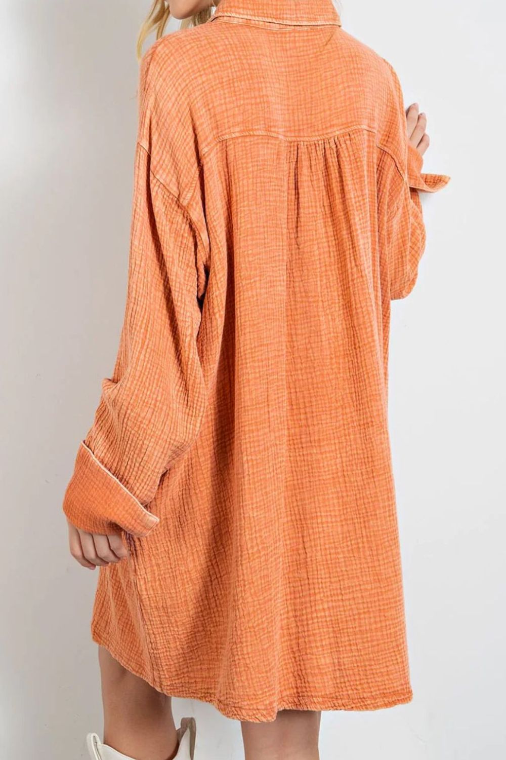 Hemdkleid mit Taschen und Knöpfen und langen Ärmeln