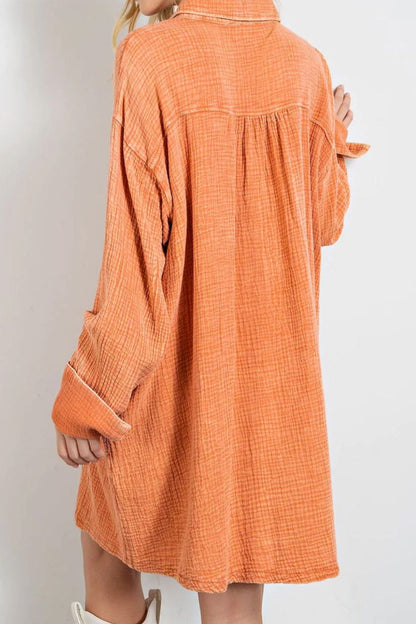 Hemdkleid mit Taschen und Knöpfen und langen Ärmeln